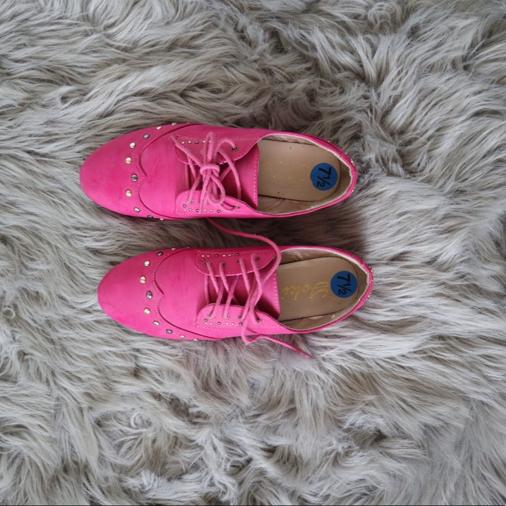 Pink shoes studs